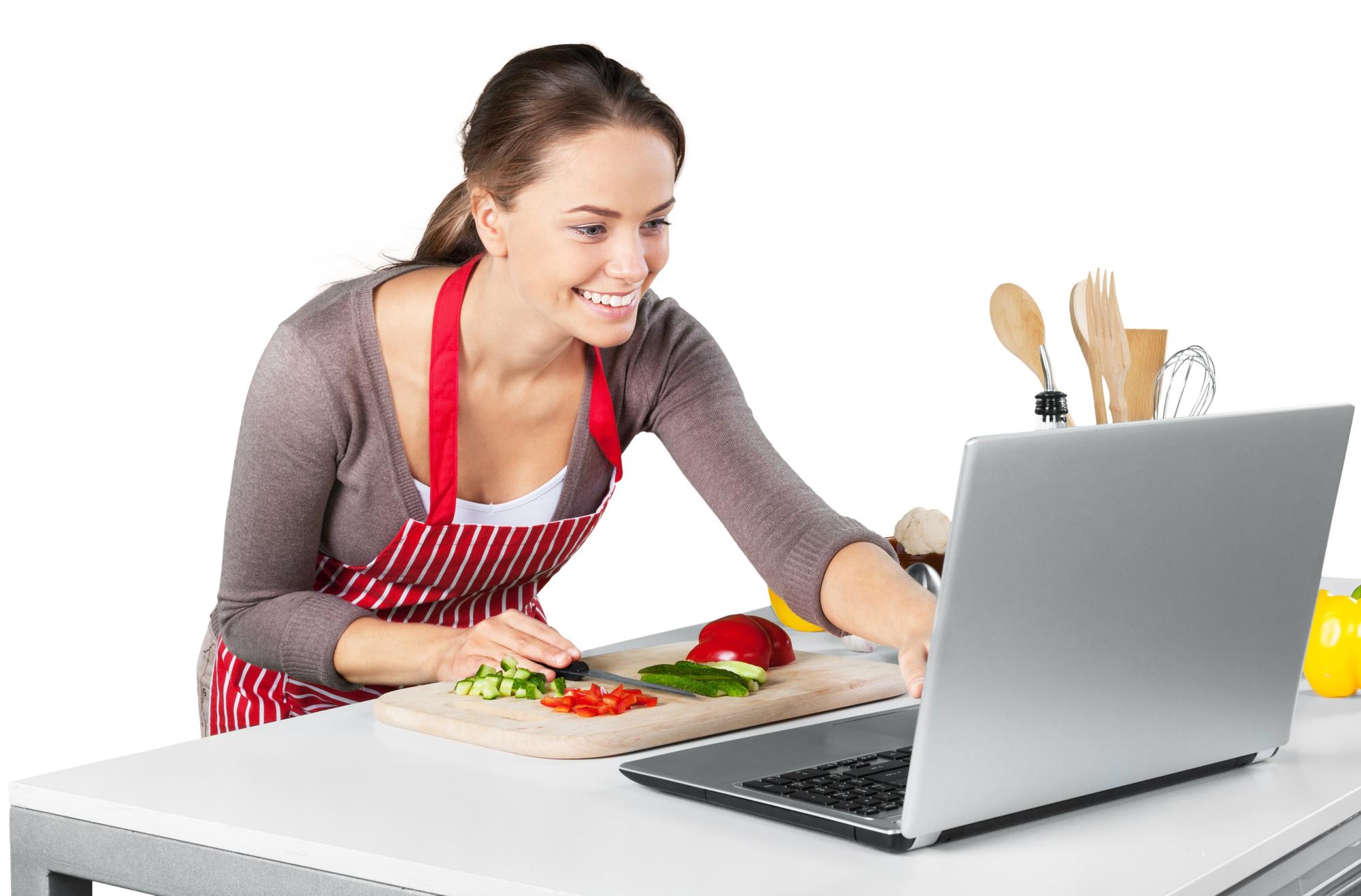 Studente che segue una lezione dal laptop